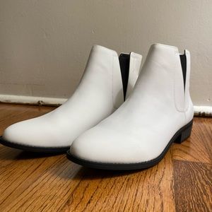 White ankle boots size 8. New in box